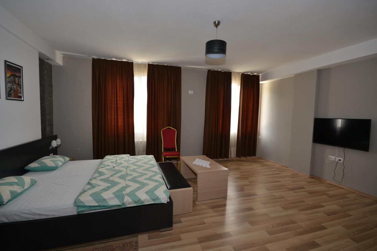 Hotel Veri Peshkopi Extérieur photo