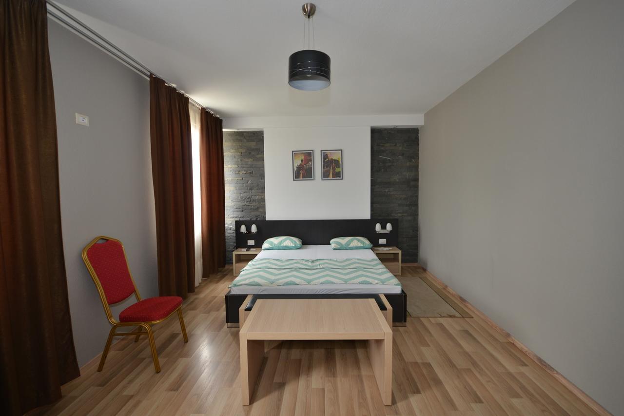 Hotel Veri Peshkopi Extérieur photo