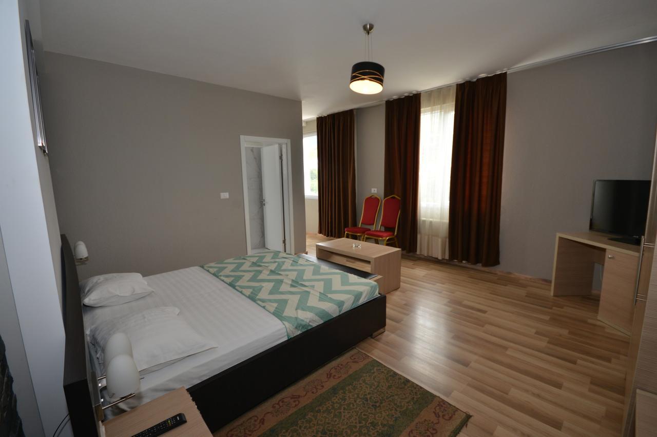 Hotel Veri Peshkopi Extérieur photo